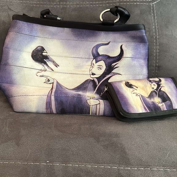 Harvey’s Sleeping Beauty purse with matching wallet - Picture 2 of 4